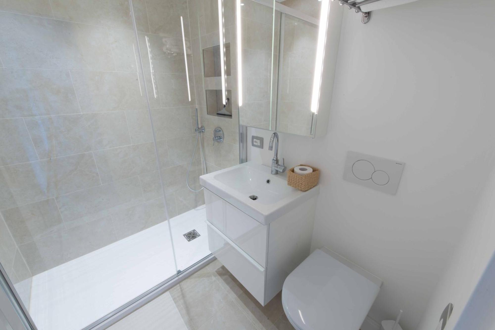 Lakeview Panorama Penthouse With Washer & Dryer Apartment *